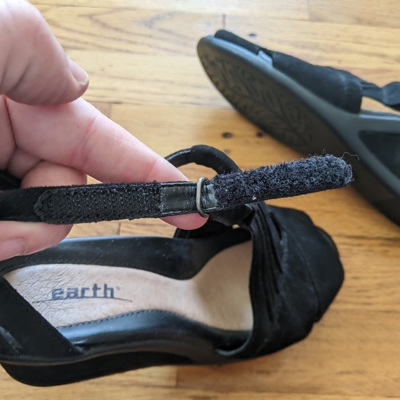 Earth Black Peep Toe Wedges - Picture 7 of 8